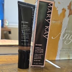 Mary Kay CC Cream with SPF 15 - Brown